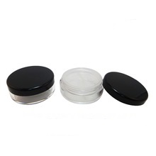 El maquillaje cosmético del casquillo negro rotación plástica tamiz depósito de polvo suelto con tapa negro, 
