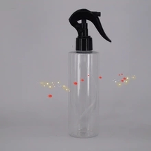 トリガーヘッドは、液体の水の250ミリリットルペットのプラスチック製のスプレーボトルスプレー, 